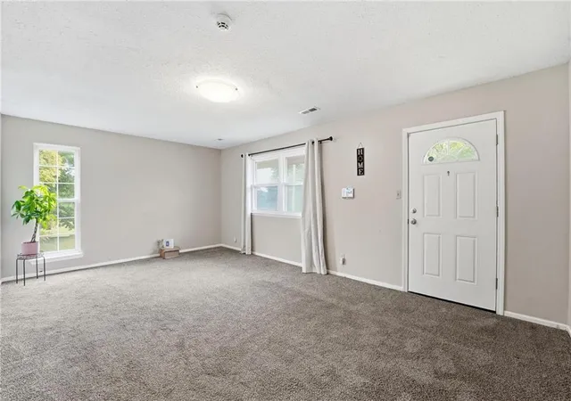 Photo 3 of Sale Pending at 1404 Shawnee St, Leavenworth, KS 66048 | MLS# 2638326 | Listing updated on 2026-09-12