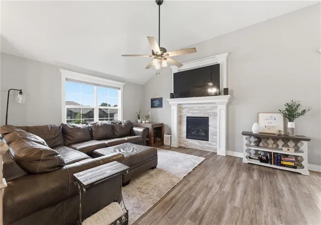 Photo 4 of Single family home for sale at 22907 S Ridgeview Dr, Peculiar, MO 64078 | MLS# 2638337 | Listing updated on 2026-09-13