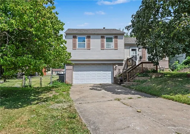 Photo 1 of Single family home for sale at 16108 E 32nd St S, Independence, MO 64055 | MLS# 2638384 | Listing updated on 2026-09-14