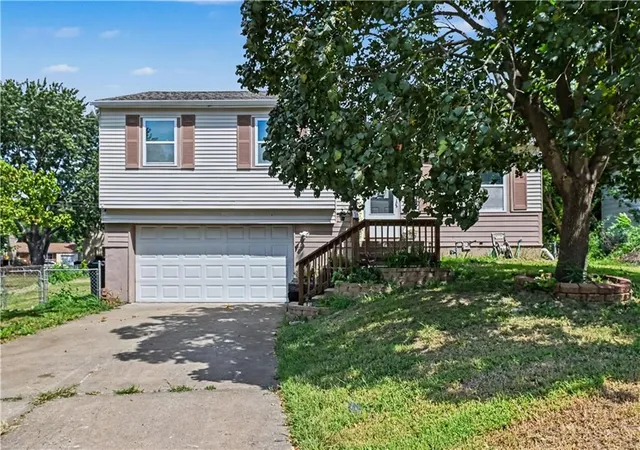 Photo 2 of Single family home for sale at 16108 E 32nd St S, Independence, MO 64055 | MLS# 2638384 | Listing updated on 2026-09-14