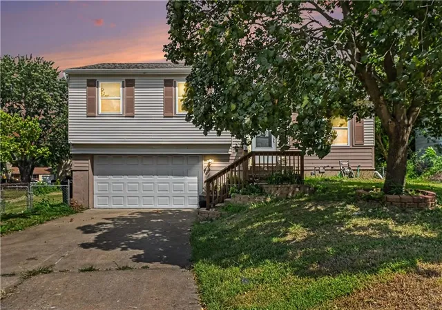 Photo 3 of Single family home for sale at 16108 E 32nd St S, Independence, MO 64055 | MLS# 2638384 | Listing updated on 2026-09-14