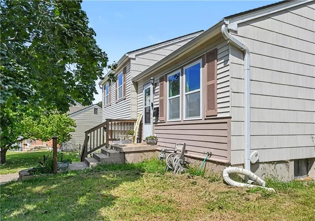 Photo 3 of Single family home for sale at 16108 E 32Nd St S, Independence, MO 64055 | MLS# 2638384 | Listing updated on 2026-09-14