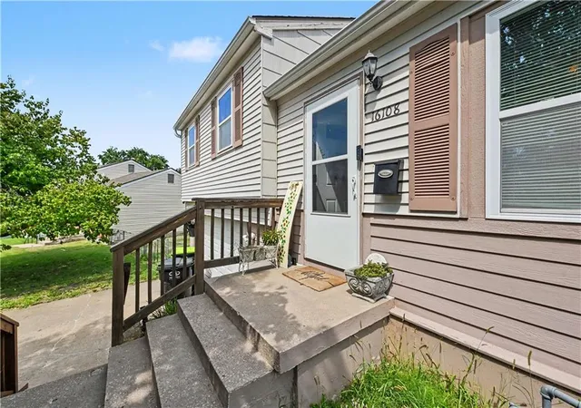 Photo 4 of Single family home for sale at 16108 E 32Nd St S, Independence, MO 64055 | MLS# 2638384 | Listing updated on 2026-09-14