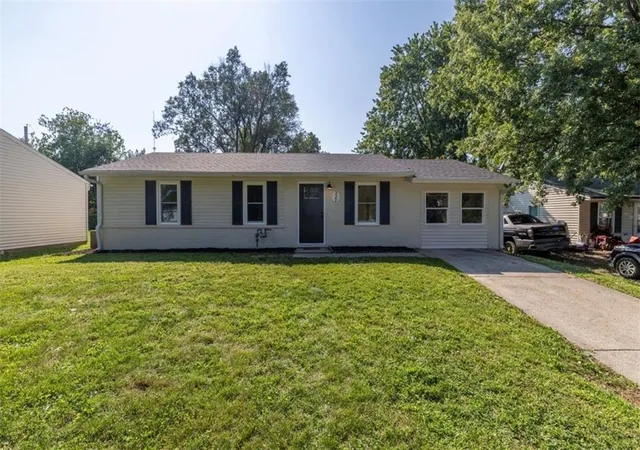 Photo 4 of Single family home for sale at 3304 Chippewa Ln, St Joseph, MO 64503 | MLS# 2638386 | Listing updated on 2026-09-12