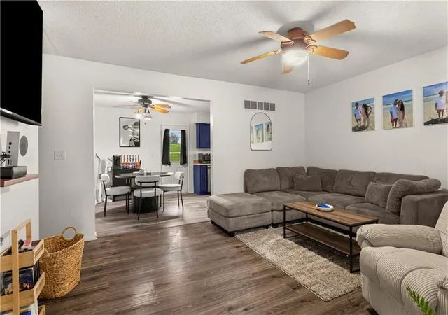 Photo 3 of Single family home for sale at 808 Se 19th St, Oak Grove, MO 64075 | MLS# 2638422 | Listing updated on 2026-10-03