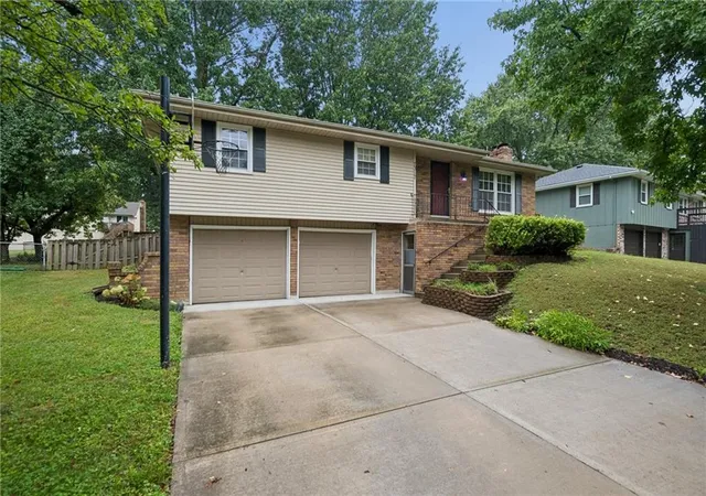 Photo 2 of Single family home for sale at 7317 Nw 77th Ter, Kansas City, MO 64152 | MLS# 2638505 | Listing updated on 2026-09-13