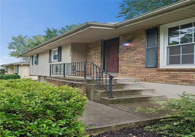 Photo 3 of Single family home for sale at 7317 Nw 77th Ter, Kansas City, MO 64152 | MLS# 2638505 | Listing updated on 2026-09-13