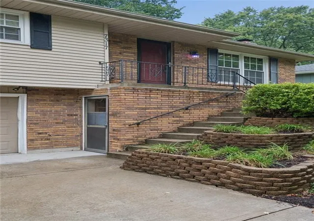 Photo 3 of Single family home for sale at 7317 Nw 77Th Ter, Kansas City, MO 64152 | MLS# 2638505 | Listing updated on 2026-09-13