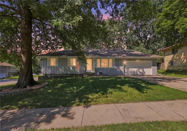 Photo 2 of Sale Pending at 4312 S Union St, Independence, MO 64055 | MLS# 2638513 | Listing updated on 2026-09-15