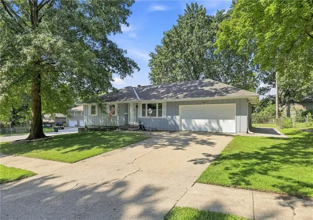 Photo 3 of Sale Pending at 4312 S Union St, Independence, MO 64055 | MLS# 2638513 | Listing updated on 2026-09-15