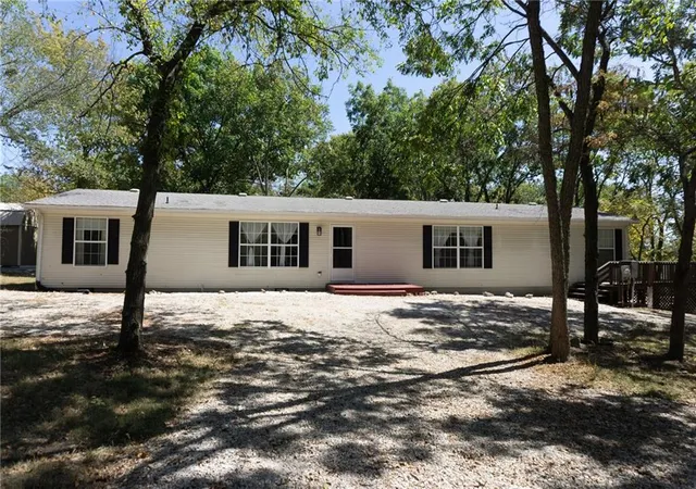 Photo 3 of Single family home for sale at 133 Timber Valley Dr, Linn Valley, KS 66040 | MLS# 2638546 | Listing updated on 2026-09-11