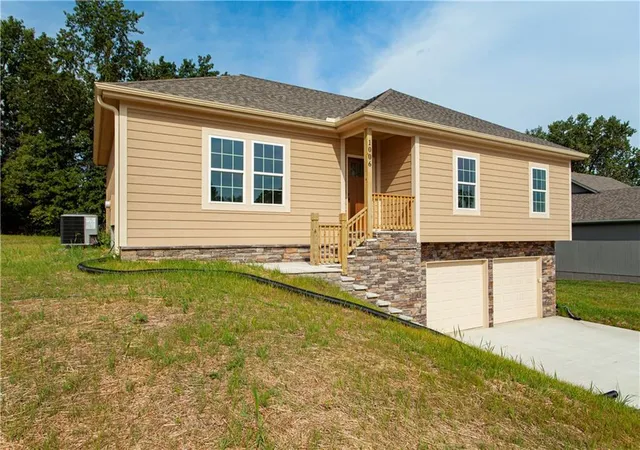 Single family home for sale at 1006 Deer Run N/A, Warrensburg, MO 64093 | MLS# 2638623