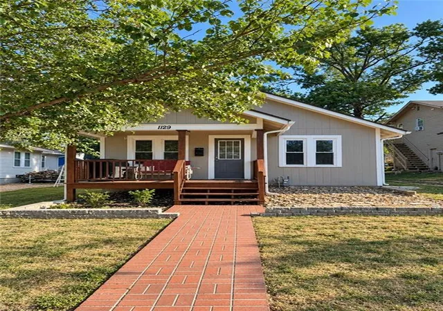 Single family home for sale at 1129 Parker Ave, Osawatomie, KS 66064 | MLS# 2638626