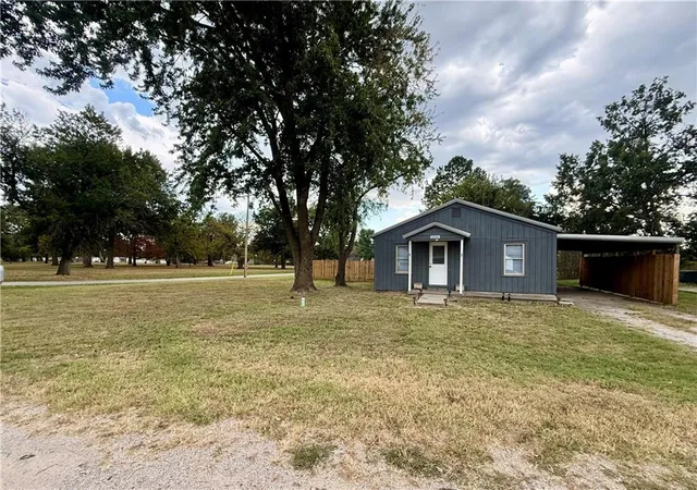 Photo 1 of Single family home for sale at 1021 E Park Ave, Rich Hill, MO 64779 | MLS# 2638669 | Listing updated on 2026-09-10