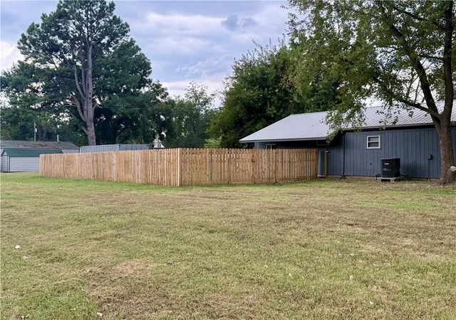 Photo 2 of Single family home for sale at 1021 E Park Ave, Rich Hill, MO 64779 | MLS# 2638669 | Listing updated on 2026-09-10