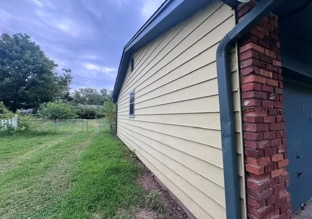 Photo 2 of Single family home for sale at 16900 E Ellison Wy, Independence, MO 64055 | MLS# 2638687 | Listing updated on 2026-09-14