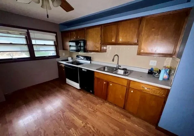 Photo 3 of Single family home for sale at 16900 E Ellison Wy, Independence, MO 64055 | MLS# 2638687 | Listing updated on 2026-10-08