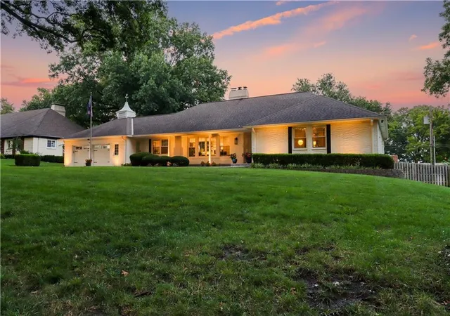 Photo 3 of Sale Pending at 9825 Overbrook Rd, Leawood, KS 66206 | MLS# 2638709 | Listing updated on 2026-09-12