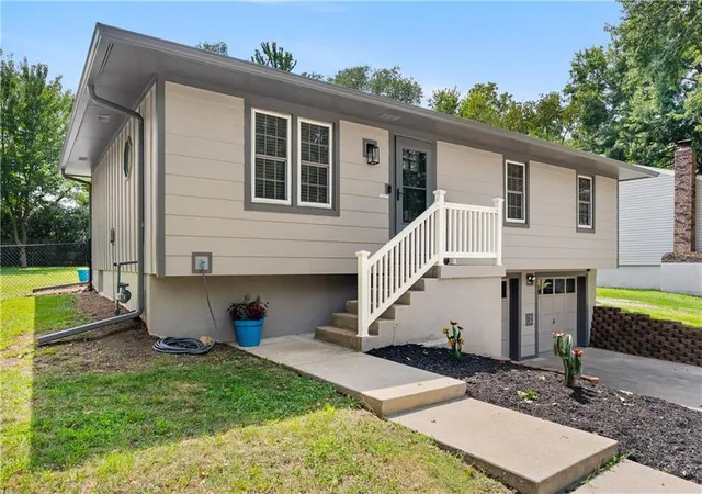 Photo 3 of Sale Pending at 1504 Lawndale Ave, Pleasant Hill, MO 64080 | MLS# 2638712 | Listing updated on 2026-09-10
