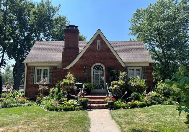 Photo 1 of Single family home for sale at 904 Ashland Ct, St Joseph, MO 64506 | MLS# 2638739 | Listing updated on 2026-09-13