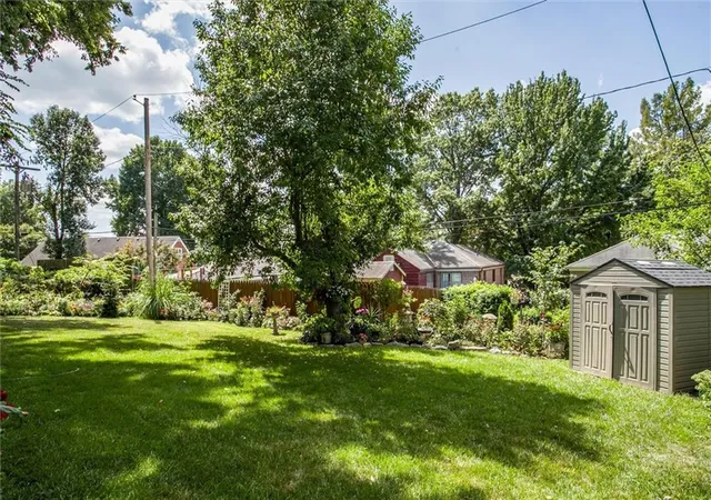 Photo 3 of Single family home for sale at 904 Ashland Ct, St Joseph, MO 64506 | MLS# 2638739 | Listing updated on 2026-09-13