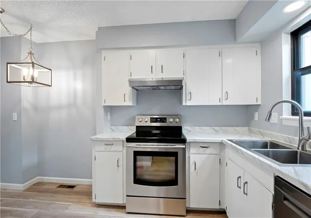Photo 4 of Sale Pending at 8594 W 108Th Pl, Overland Park, KS 66210 | MLS# 2638801 | Listing updated on 2026-09-22