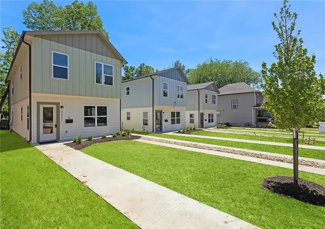 Photo 2 of Condo for sale at 4523 Forest Ave #B, Kansas City, MO 64110 | MLS# 2638812 | Listing updated on 2026-10-18
