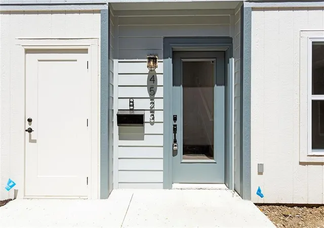 Photo 3 of Condo for sale at 4523 Forest Ave #B, Kansas City, MO 64110 | MLS# 2638812 | Listing updated on 2026-10-18
