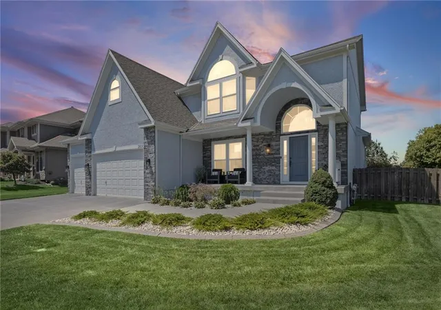 Photo 1 of Single family home for sale at 2818 Ne Wood Creek Ln, Lee's Summit, MO 64086 | MLS# 2638823 | Listing updated on 2026-09-15
