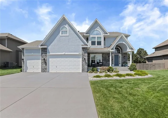 Photo 2 of Single family home for sale at 2818 Ne Wood Creek Ln, Lee's Summit, MO 64086 | MLS# 2638823 | Listing updated on 2026-09-15