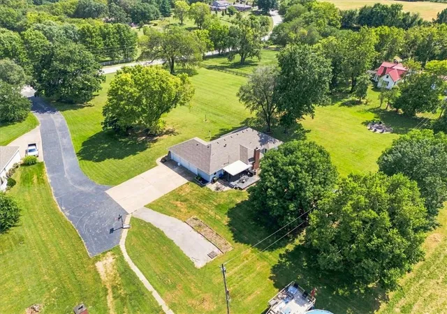 Photo 3 of Single family home for sale at 702 2nd Ave, Greenwood, MO 64034 | MLS# 2638892 | Listing updated on 2026-09-15