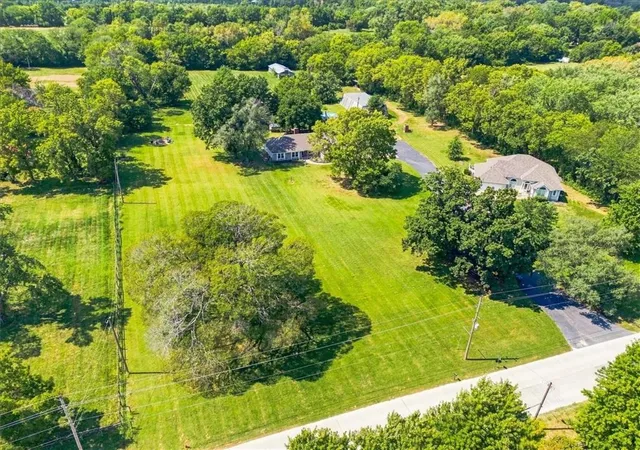Photo 4 of Single family home for sale at 702 2Nd Ave, Greenwood, MO 64034 | MLS# 2638892 | Listing updated on 2026-09-15