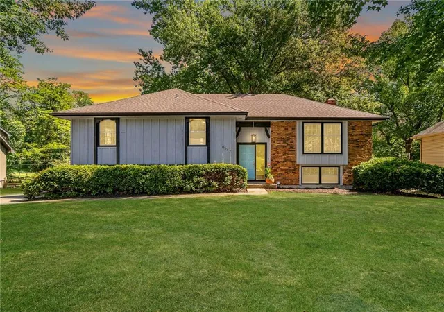 Photo 1 of Single family home for sale at 6809 Lakeshore Dr, Kansas City, MO 64133 | MLS# 2638956 | Listing updated on 2026-09-15