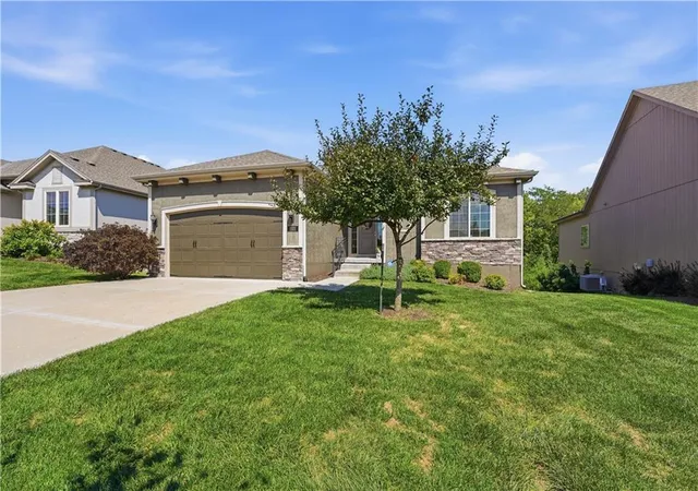 Photo 2 of Single family home for sale at 11111 N Euclid Ave, Kansas City, MO 64155 | MLS# 2638997 | Listing updated on 2026-09-14