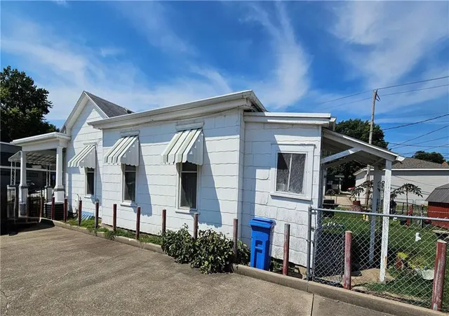 Photo 3 of Single family home for sale at 1005 N 22nd St, St Joseph, MO 64506 | MLS# 2638999 | Listing updated on 2026-09-13