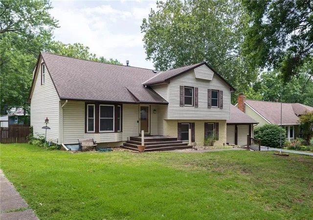 Photo 4 of Single family home for sale at 11209 Walnut St, Kansas City, MO 64114 | MLS# 2639045 | Listing updated on 2026-09-15
