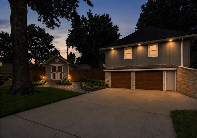 Photo 3 of Sale Pending at 7320 N Garfield Ave, Kansas City, MO 64118 | MLS# 2639063 | Listing updated on 2026-09-13
