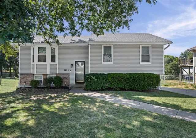 Single family home for sale at 8404 N Pomona Ave, Kansas City, MO 64153 | MLS# 2639070