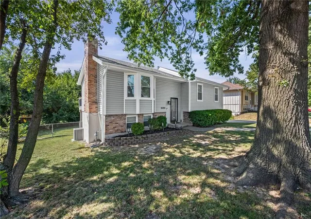Photo 2 of Single family home for sale at 8404 N Pomona Ave, Kansas City, MO 64153 | MLS# 2639070 | Listing updated on 2026-09-12