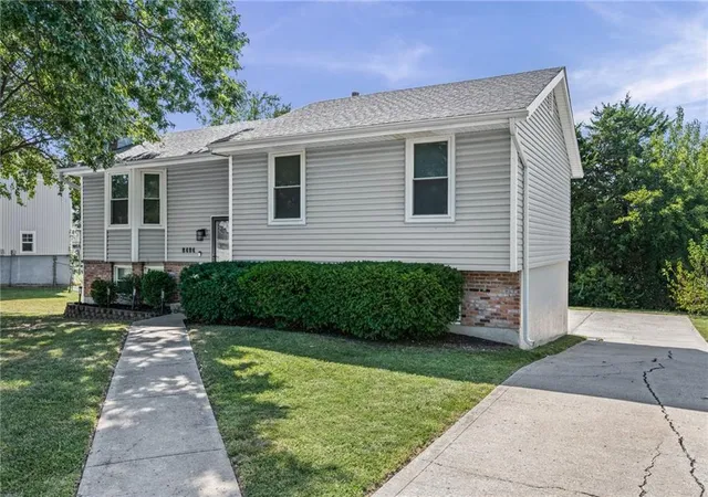 Photo 3 of Single family home for sale at 8404 N Pomona Ave, Kansas City, MO 64153 | MLS# 2639070 | Listing updated on 2026-09-12