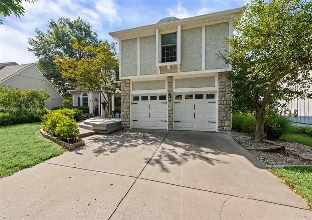 Photo 2 of Single family home for sale at 4203 Ne 57th Ter, Kansas City, MO 64119 | MLS# 2639103 | Listing updated on 2026-09-13