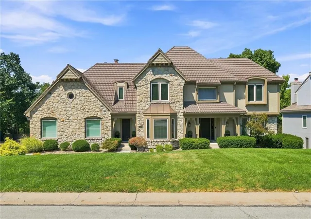 Single family home for sale at 12520 Sherwood Dr, Leawood, KS 66209 | MLS# 2639117