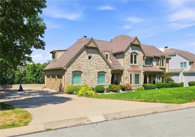 Photo 3 of Mansion for sale at 12520 Sherwood Dr, Leawood, KS 66209 | MLS# 2639117 | Listing updated on 2026-09-15