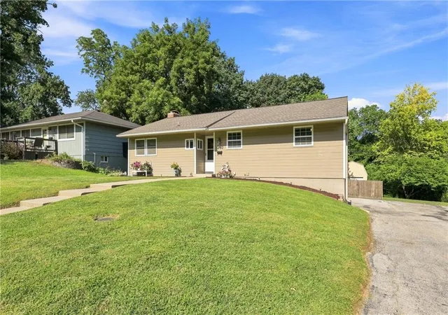 Photo 3 of Sale Pending at 5440 Cleveland Ave, Kansas City, MO 64119 | MLS# 2639166 | Listing updated on 2026-09-30