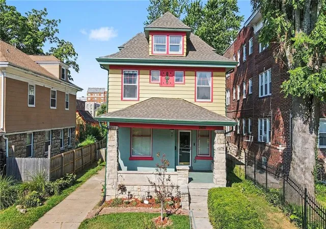 Photo 2 of Single family home for sale at 3422 Baltimore Ave, Kansas City, MO 64111 | MLS# 2639167 | Listing updated on 2026-09-14
