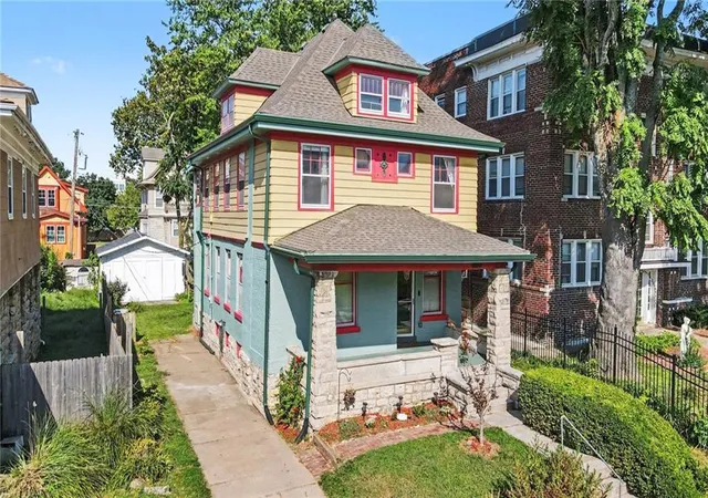 Photo 3 of Single family home for sale at 3422 Baltimore Ave, Kansas City, MO 64111 | MLS# 2639167 | Listing updated on 2026-09-14