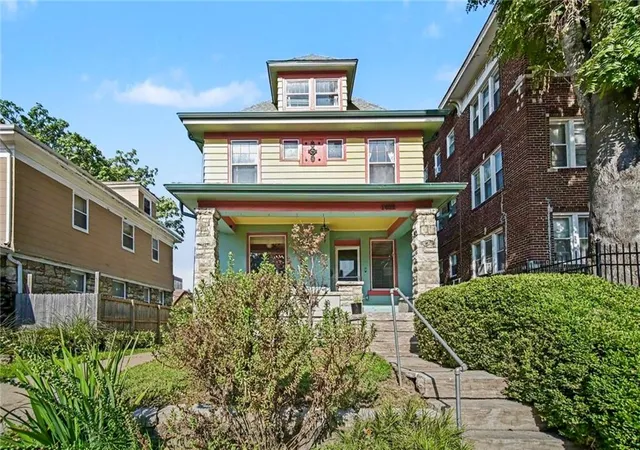 Photo 3 of Sale Pending at 3422 Baltimore Ave, Kansas City, MO 64111 | MLS# 2639167 | Listing updated on 2026-10-03