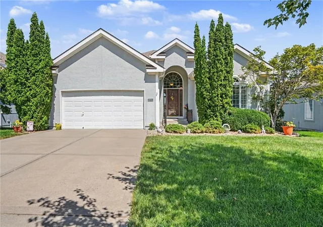 Single family home for sale at 4400 Ne 73Rd St, Kansas City, MO 64119 | MLS# 2639183