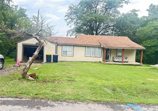 Single family home for sale at 3032 Donnelly Ave, Kansas City, MO 64129 | MLS# 2639209