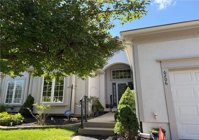 Photo 3 of Sale Pending at 6206 Nw 79th St, Kansas City, MO 64151 | MLS# 2639261 | Listing updated on 2026-09-11